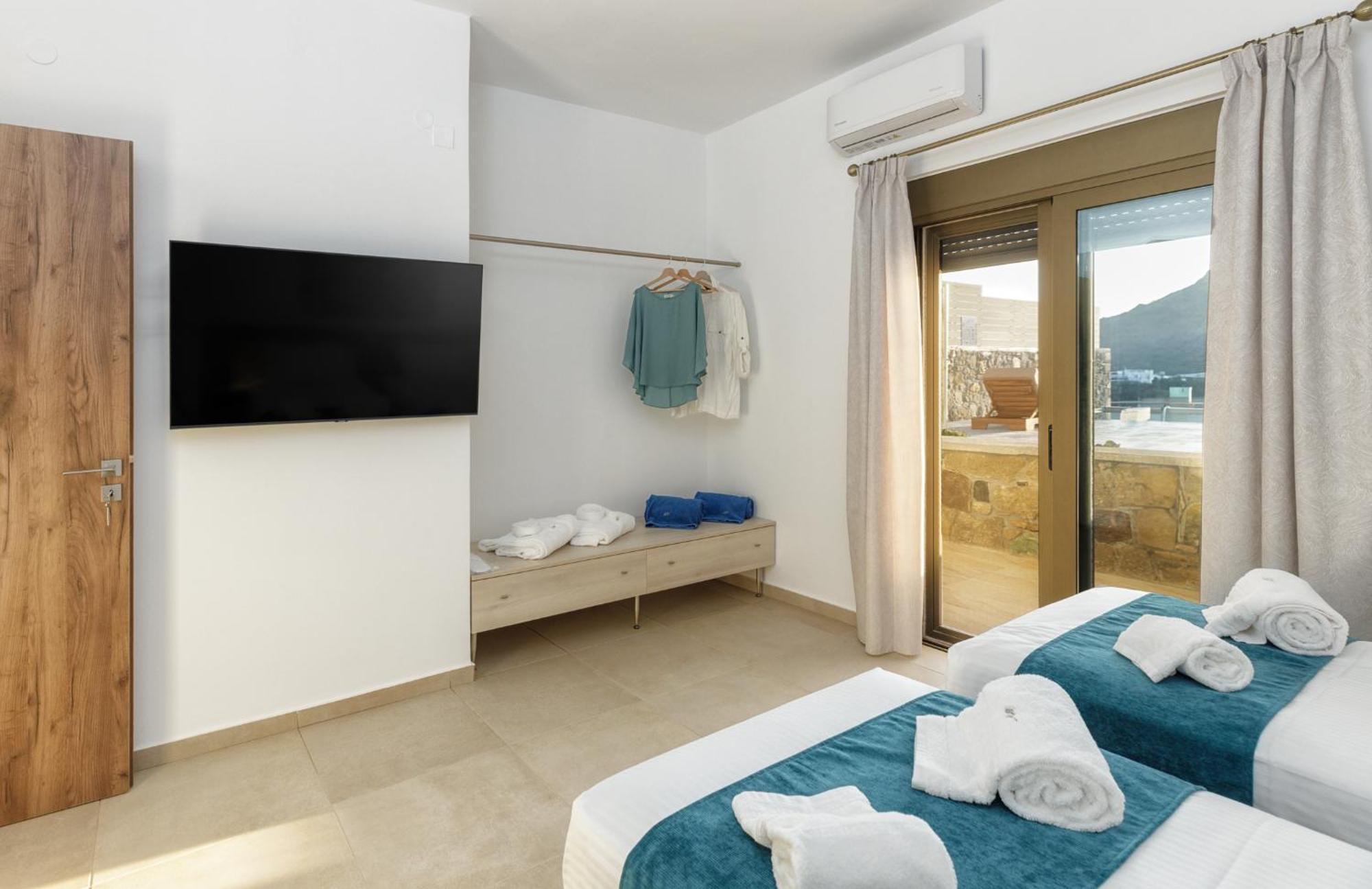 Mediterranean View Villa Makrýgialos 外观 照片